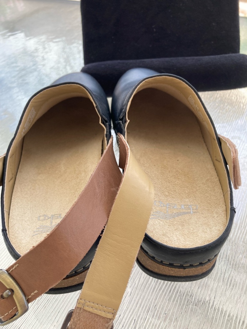Dansko Merrin – Black Waxy Milled Velcro Backstrap Clogs 🖤 EUC 🖤 - Picture 4 of 9